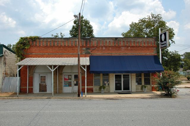 georgetown-ga-commercial-storefront-photograph-copyright-brian-brown-vanishing-south-georgia-usa-2011