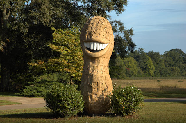 plains-ga-jimmy-carter-peanut-statue-photograph-copyright-brian-brown-vanishing-south-georgia-usa-2012
